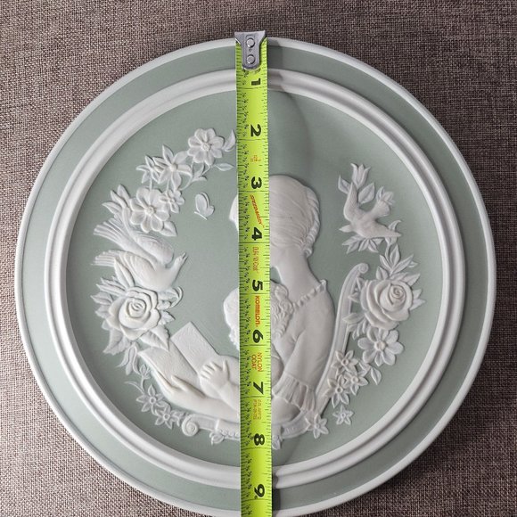 Franklin Porcelain by Adelaide Sundin Mothers Day 1977 Soft Green and Ivory - Picture 8 of 10